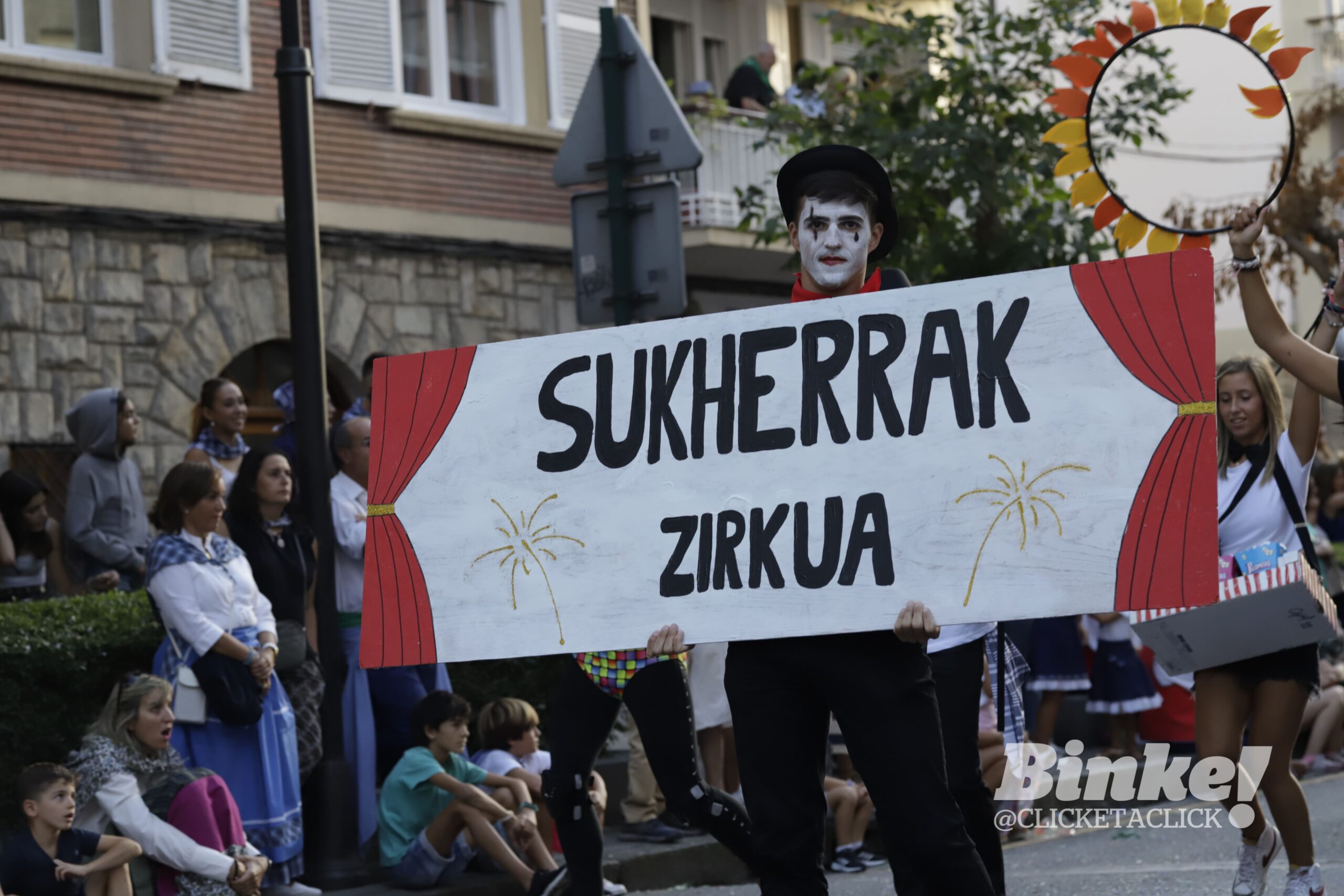 Santakurtz jaiak 2022 desfilea kuadrilak